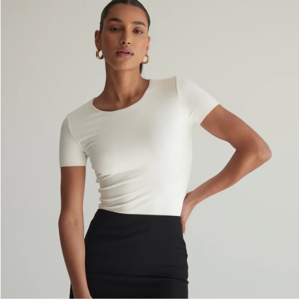 NWT Re ona signature t shirt